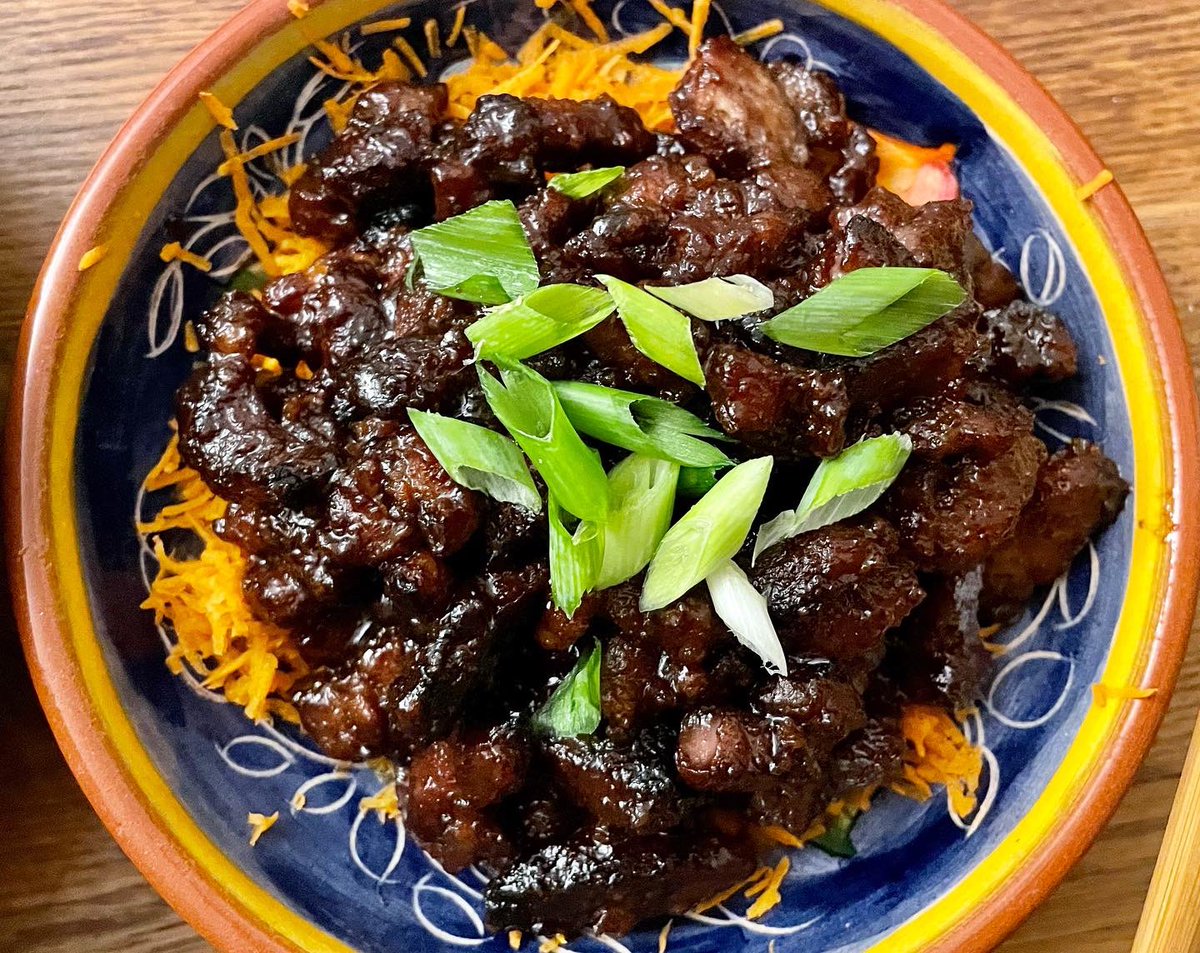 NeophyteCook's tweet photo. Chinese Fake-Away:
* Sticky hoisin pork shoulder 
* Vegetable chow mein 
* Lemon chicken 
* Vegetable fried rice 

FOLLOW FOR RECIPES, LIKE &amp; SHARE.
.
.
.
.
#London #Surbiton #Chinese #TakeAway #ChineseTakeAway #FriedRice #ChowMein #LemonChicken #Hoisin https://t.co/sNwV0zNDKR