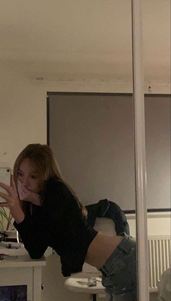 Un fan ha chiesto una foto, una foto a caso mentre si preparava ad uscire per un drink, e si sentiva bene, cosa ne pensate 😘😘😘