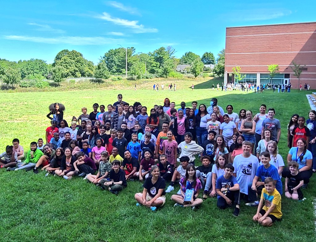 Team Lehigh celebrated the end of week 1 with the Lehigh Rumble, some old school playground games, and icey treat! Way to show what it means to be a Mountain Hawk!🏔🦅 Looking forward to an amazing year together!