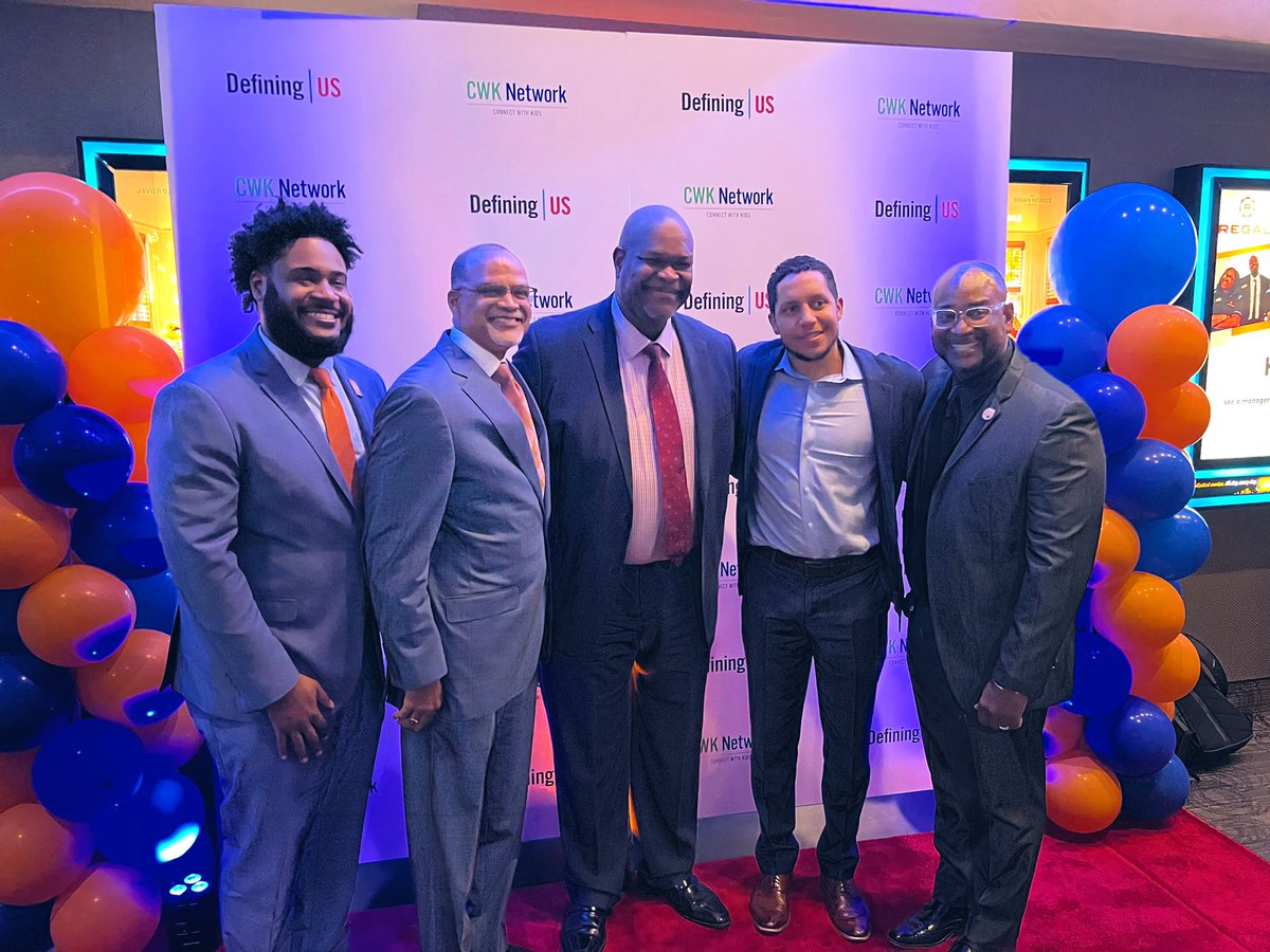 PaulForbesNYC's tweet photo. Thread: Last night a screening of @DefiningUs: Children at the Crossroads of Change (https://t.co/vo6mI1ZYVo)  in NYC allowed me to reconnect with so many folks.
I am especially grateful to @DOEChancellor for his presence, kind and inspirational words.  (1/5) https://t.co/QkFq5rkKQK