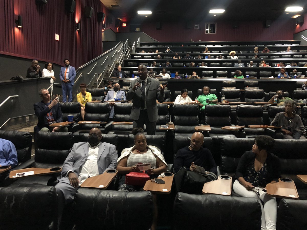 PaulForbesNYC's tweet photo. And yes, there is a screening and there is a Q &amp; A portion with members of the cast but more importantly, we want this documentary to be rooted in and used for engaging &amp; interactive critical and courageous community conversations.
Grateful to see that realized last night (2/5) https://t.co/uKV41uTr86
