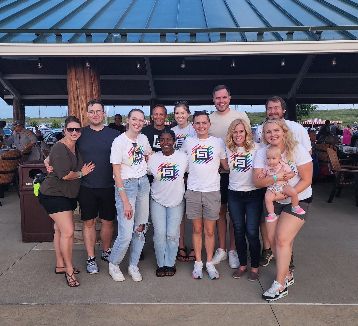 Fierce_Creative's tweet photo. We had a great time last night at the annual Sip &amp; Savor event by @StCRegChamber. Food from local restaurants, fresh drinks and great conversation – you can't beat it! 😀

#StCharlesMO #DiscoverStCharles #ThisFierceLife https://t.co/GqP74m8MR1