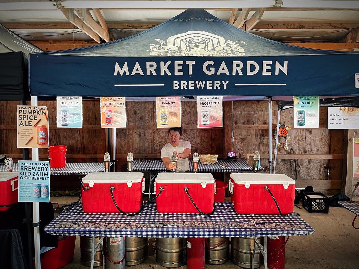 MarketGardnBeer's tweet photo. Beer drinkers of Northeast Ohio! Latch up those lederhosen and find us at @CleOktoberfest. Pouring your Market Garden favorites all weekend long. Prost! 🍺🥨🇩🇪🌾 #beerforpeople #clevelandoktoberfest #marketgardenbrewery #ohiocraftbeer #oktoberfest https://t.co/V5kzXWz1RJ