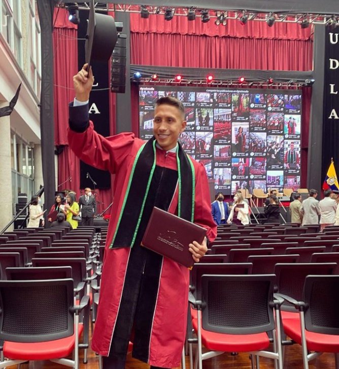 Por si no lo sabías ⤵️

Hace pocos meses, Franklin Guerra, jugador de Liga de Quito, se graduó de Licenciado en Comercio Exterior mención Administración de Empresas. Gran ejemplo del Mariscal 🫡🎓⚽