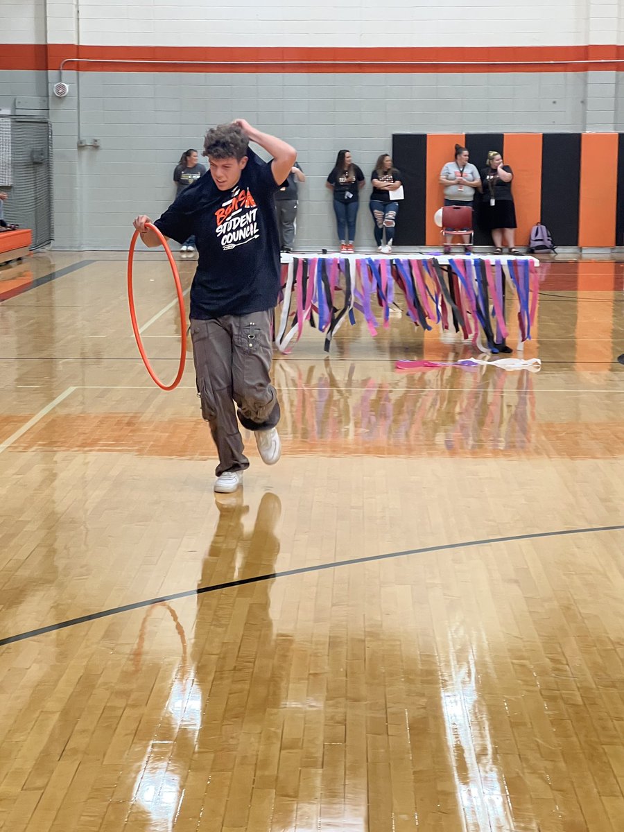 bshs_stuco's tweet photo. Fall Sport Pep Assembly 2022! 🧡🖤 https://t.co/t4HKTme5HD