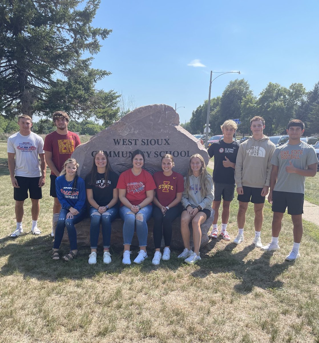 Congrats to the 2022 Homecoming Court! #westsioux