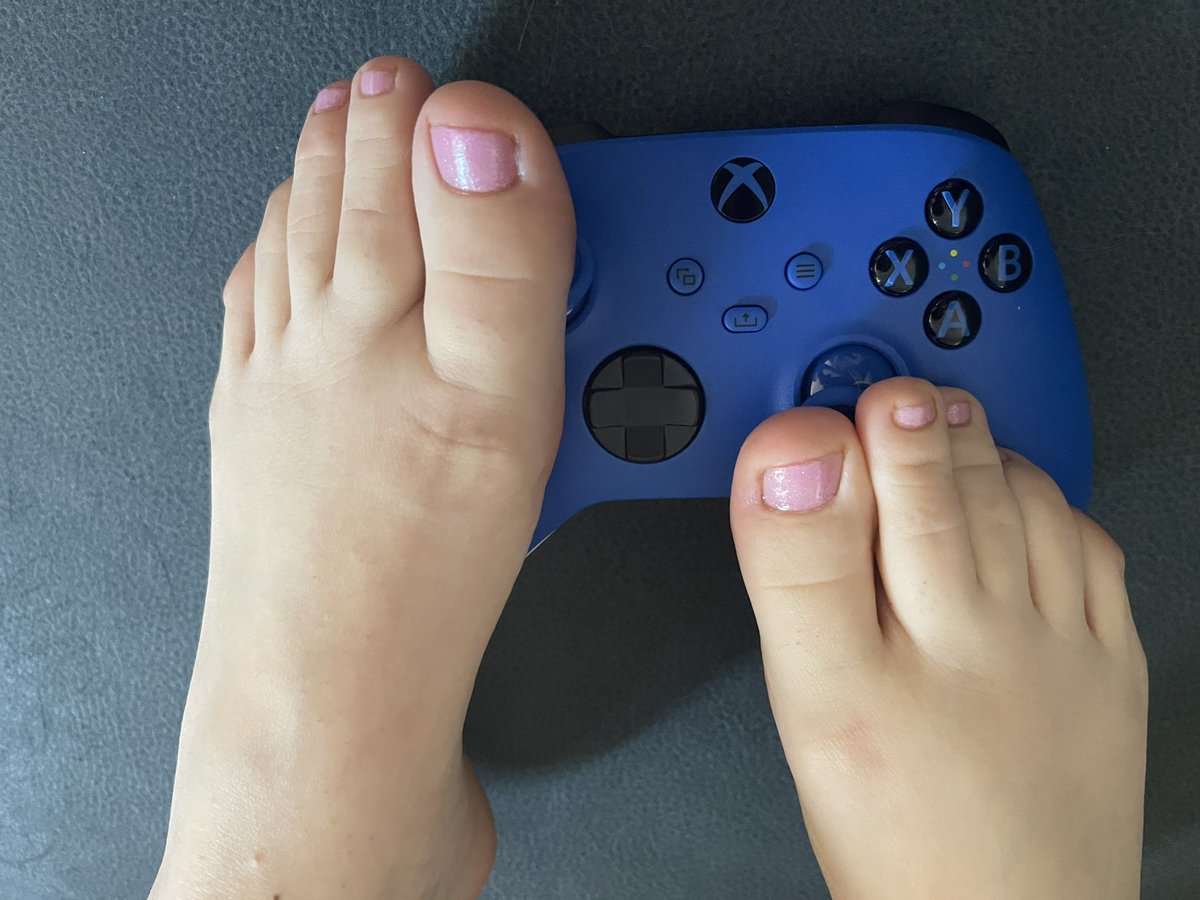 GeminiFeet90's tweet photo. Play with feet❤️ #feet #feetgamer #feetlove #feetworld #feetworshi̇p https://t.co/PosXrLT0SN