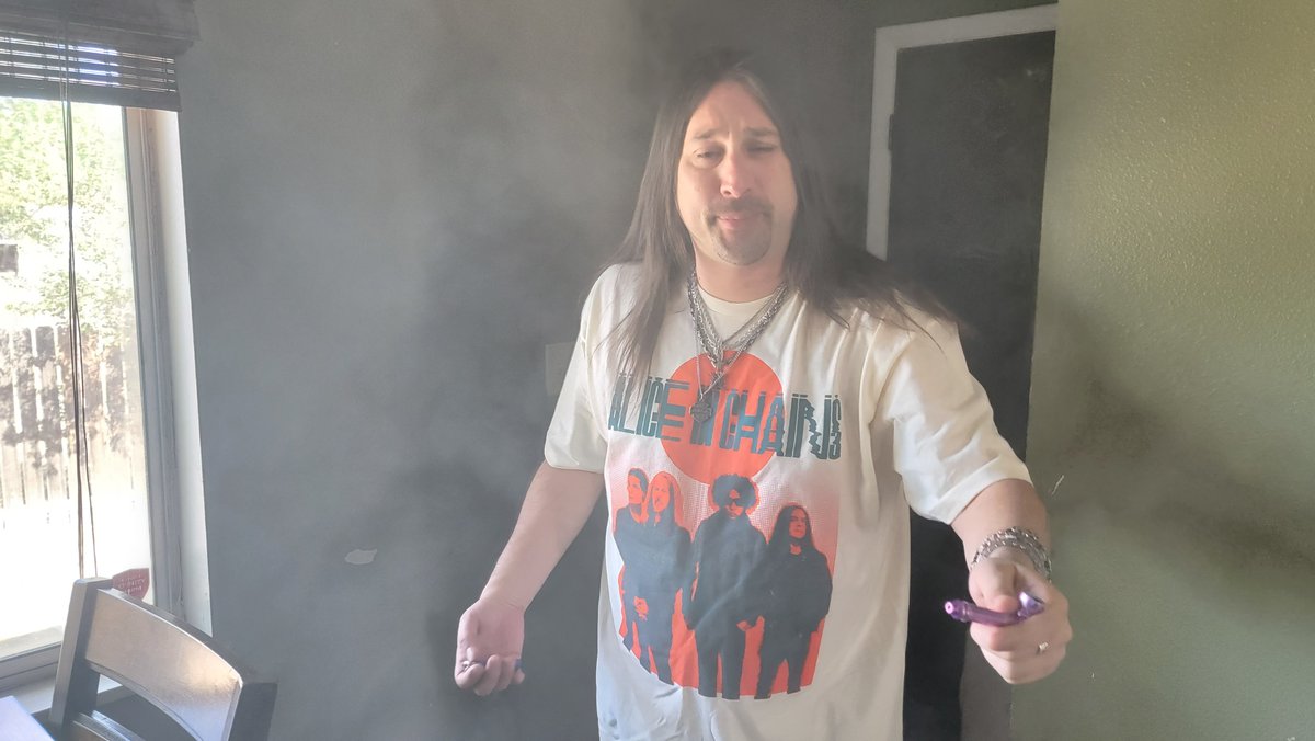 dan_chronicles's tweet photo. Can we do a double shot of #BandT #FrHighDay?? Im still riding that #AliceInChain "High" from last weekend when they played in Denver at Fiddlers Green.
https://t.co/aJhdTvg28Y
#Dans420Chronicles #ConcertReview #ConcertPics
Come on everyone lets see your #Stoner or #BandTs🤘🤘 https://t.co/ILKQe8Dt1t