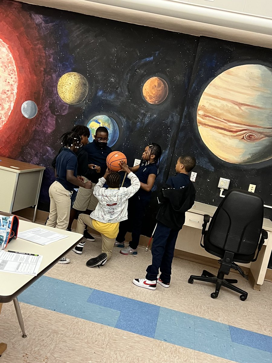 MrsDonnell1's tweet photo. Lab Friday’s at the View. @Shanesecute @BRMandrell @CrestviewES https://t.co/xkUz53iEgZ