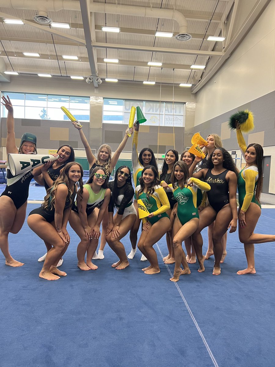 GymnasticsUaa's tweet photo. College color day! Tag us in your UAA Green and Gold! #collegecolorday #gogreen #gogold https://t.co/ubatyuPwPB