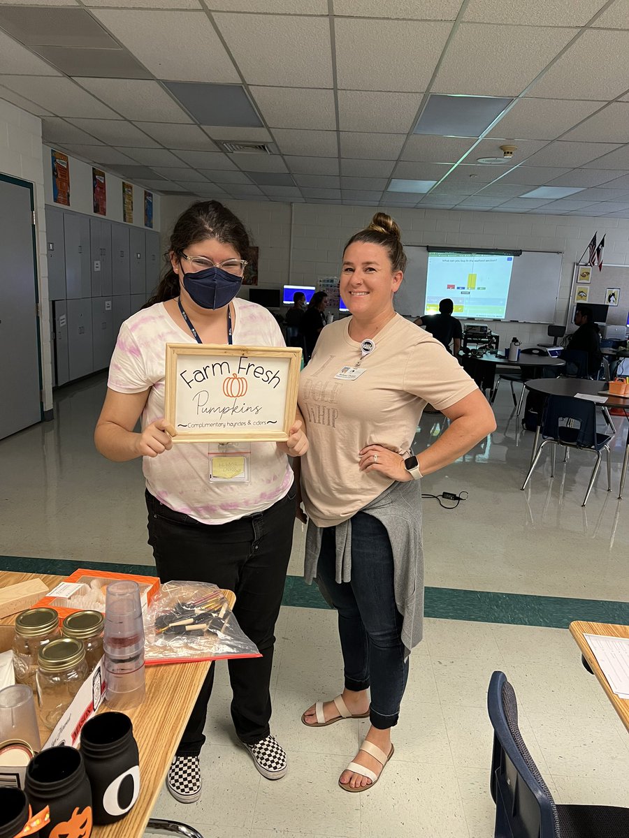 B🎃O!  There is SPOOKY magic at Community Connections Center!  #ItStartsWithUs #OneTeam <a href="/EPISDWeAllCount/">EPISD Special Education & Special Services</a> #ValuingDiversity <a href="/carinaylugo/">Carina Lugo (Kari) 🌌</a> @ahowardSPEDCI