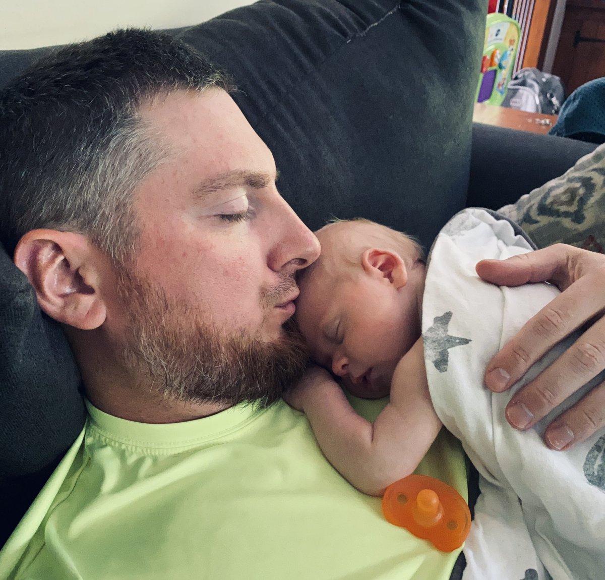 TacticalHvac's tweet photo. Babygirl. These moments go by to fast. #gamerdad #girldad #babynumberthree #streamingdad https://t.co/sHjLBycNl0