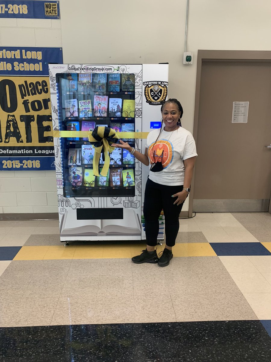 cwlongms_media's tweet photo. Today we celebrated the ❤️of reading at Long MS. Book Vending Machine Ribbon Cutting and Race 2 Read kick-off. Our 🐯 are excited to earn tokens to visit the book vending machine. @APSMediaServ @apsLongms @TommyUsherAPS #bookvending #bookwormmachine https://t.co/VqgDPoxmB6