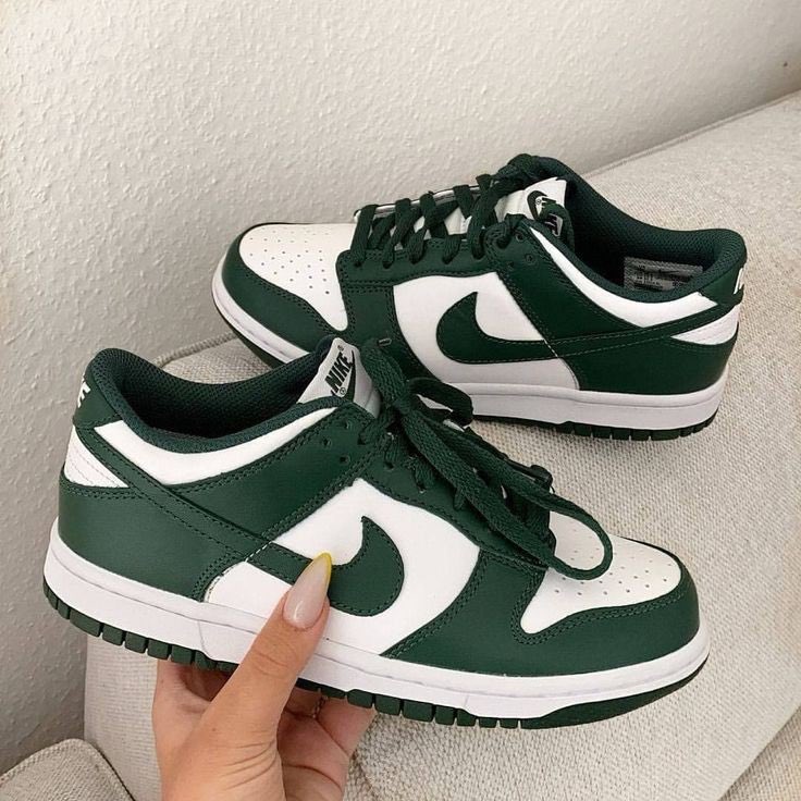 NIKE DUNK LOW SPARTAN GREEN .