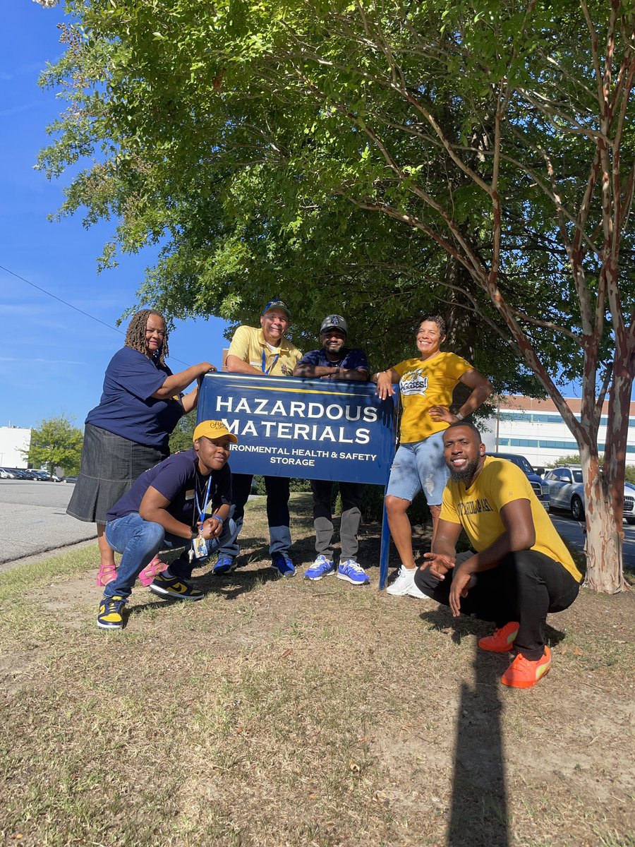 oshgrad's tweet photo. #CollegeColorsDay #NCATSpirit #mystaffisbetterthanyours #lovemyjob https://t.co/6D1HpZH0IG
