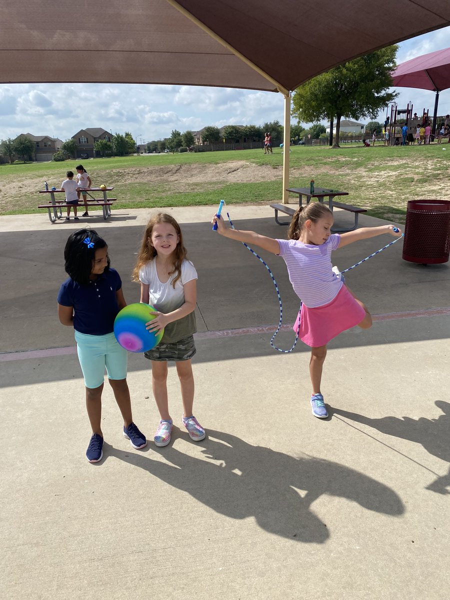 HerringtonRRISD's tweet photo. 2nd graders enjoying the new recess equipment donated to us by PTA! @RoundRockISD https://t.co/QTGqjBoZVD
