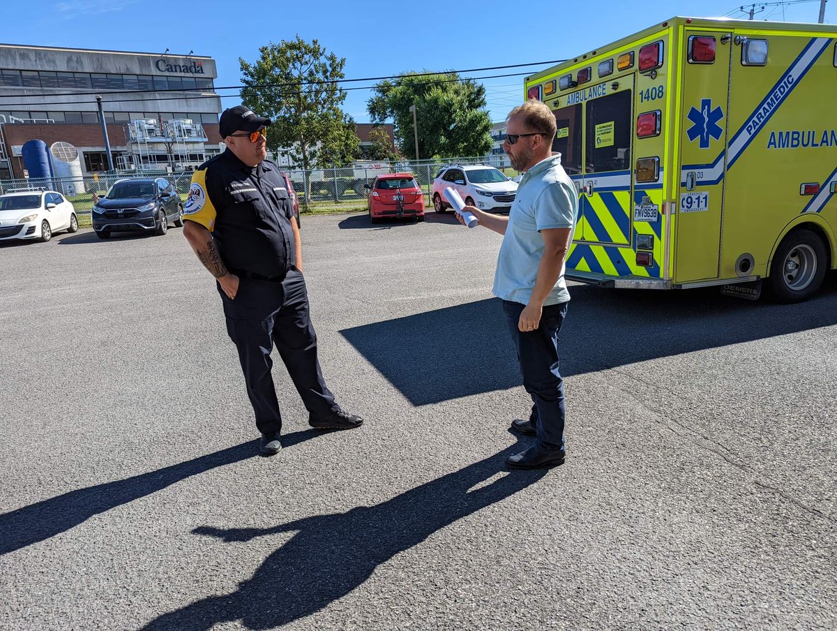 Fortin16Marcel's tweet photo. J'ai rencontré le candidat de la CAQ dans Matane-Matapedia,  M.Barriault pour discuter de l'horaire de faction et des conditions de travail des Paramédics. 

Celui-ci portera notre message à qui de droit.

Agréablement surpris de sa connaissance de la faction.
#FPHQ https://t.co/hlMIcF0kPf
