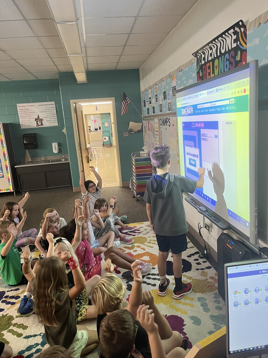 2P practicing our ten frames and cheering on our classmates! Perfect way to close out our week! <a href="/LangesMatt/">Elmwood Eagles</a> #partnersingrowth <a href="/Naperville203/">Naperville 203</a>