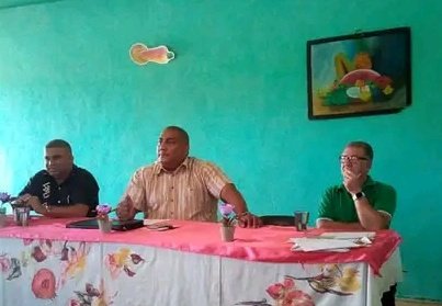 Yuniel49528847's tweet photo. Roeldis Ramos Tomacen Primer Secretario del #PCC en #Maisi participó en la #RIACT con los directores de los centros educacionales del mcpio, dónde se evaluaron los últimos detalles referidos al reinicio del curso 2022-2023 en el territorio. #Cuba #CubaEsAmor #CubaALasAulas https://t.co/5n5zfTIE4B