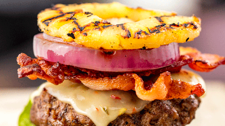 FaveThingCom's tweet image. A great low-carb burger recipe for the summer season! Check out the recipe for Pineapple Bun Burgers on FaveThing: favething.com/a-davies/i-lov… #FaveThing #PineappleBunBurgers #PinappleBun #Burgers #BurgerRecipe #SummerRecipe #Delish