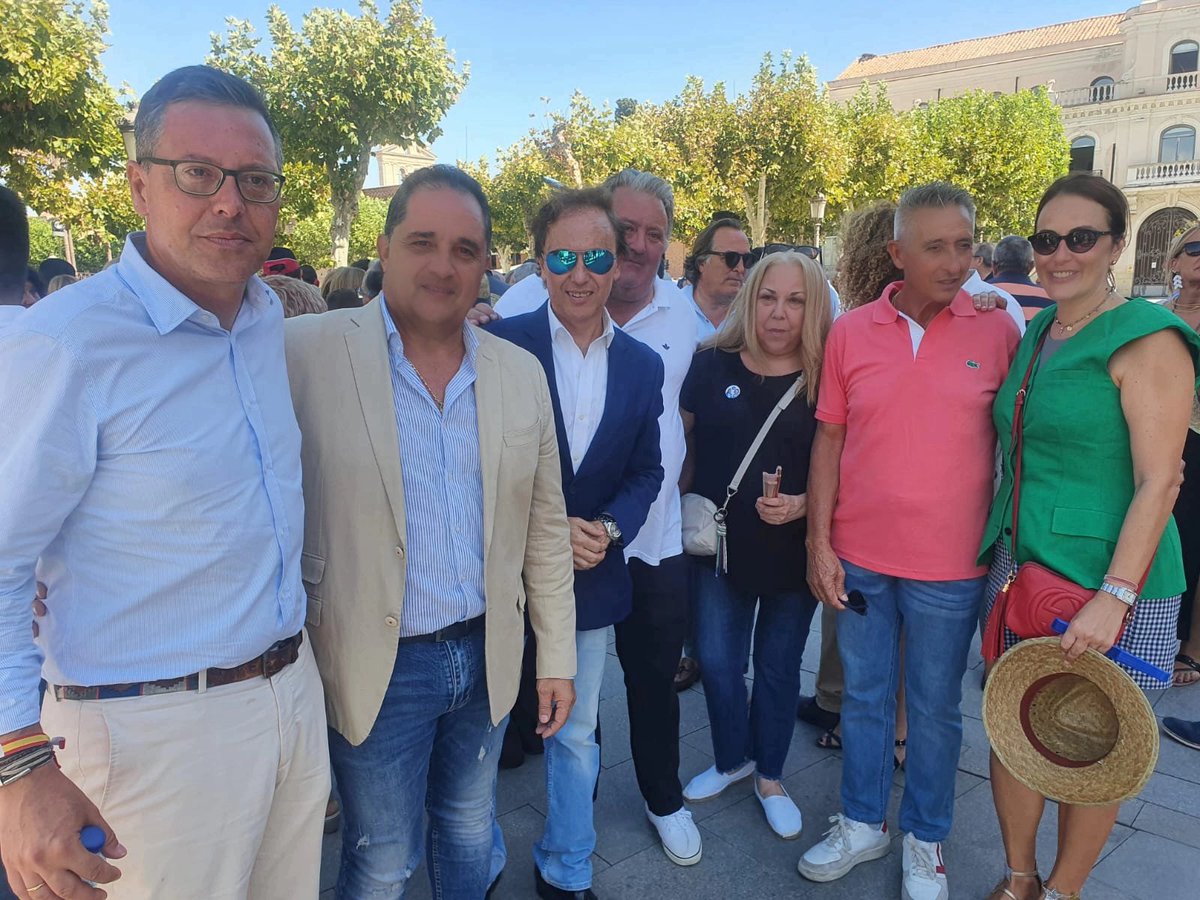 PPalgete's tweet photo. 🔝Hoy el @PPalgete hemos acompañado al presidente @NunezFeijoo y a la presidenta @IdiazAyuso en el inicio del curso político del @ppmadrid celebrado en #AlcaláDeHeneres.
👏🏻 Aprovechamos para trasladar nuestro apoyo a @JudithPiquet presidenta del @ppdealcala y próxima alcaldesa! https://t.co/MsKcXYE12R