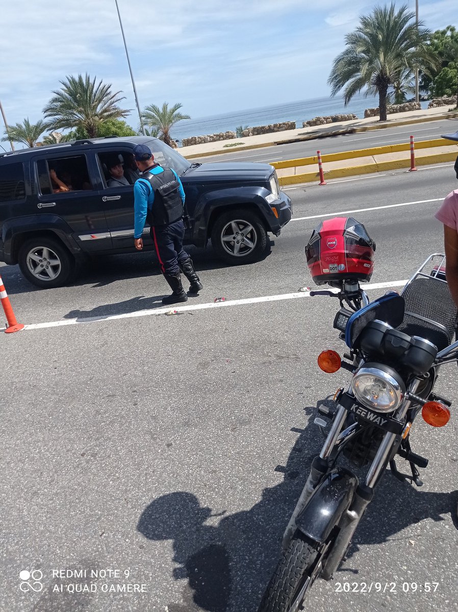 wilfredorivas1's tweet photo. Abuso de autoridad por parte de funcionario de policía de la Guaira, ya fue denunciado ante el ministerio público. https://t.co/a7QV6S1g2D