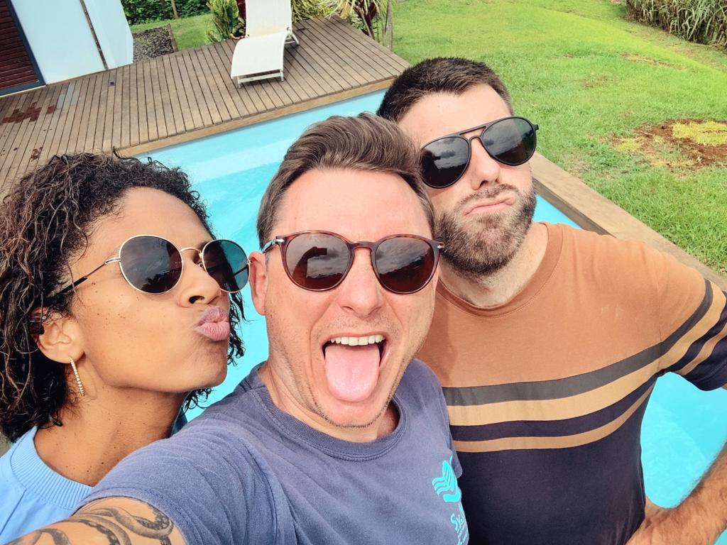 TheLivestocks's tweet photo. Fini les vacances ! 
On l'avoue, on aura pris du temps... MAIS ça valait le coup ! Restez https://t.co/dkSeH1QpOx, on a tellement hâte de vous en dire plus 😉 https://t.co/rWOObjDSHZ