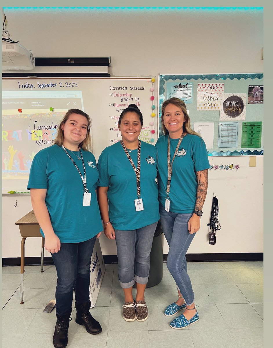 MsTravisTEAL's tweet photo. 🖤👏🏼🦈 Representing TEAL on this fun Friday!! #sharksarerising #finsWAYup @VolusiaCTE #futureeducators @SharksAHS @Kaileybear15 https://t.co/WBtH6Qpwhq