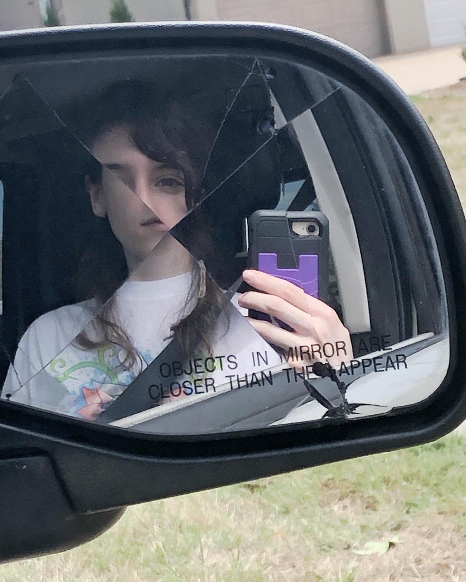 amieryllis's tweet photo. broken mirror looks kinda funny https://t.co/j7Bcs3f3TN