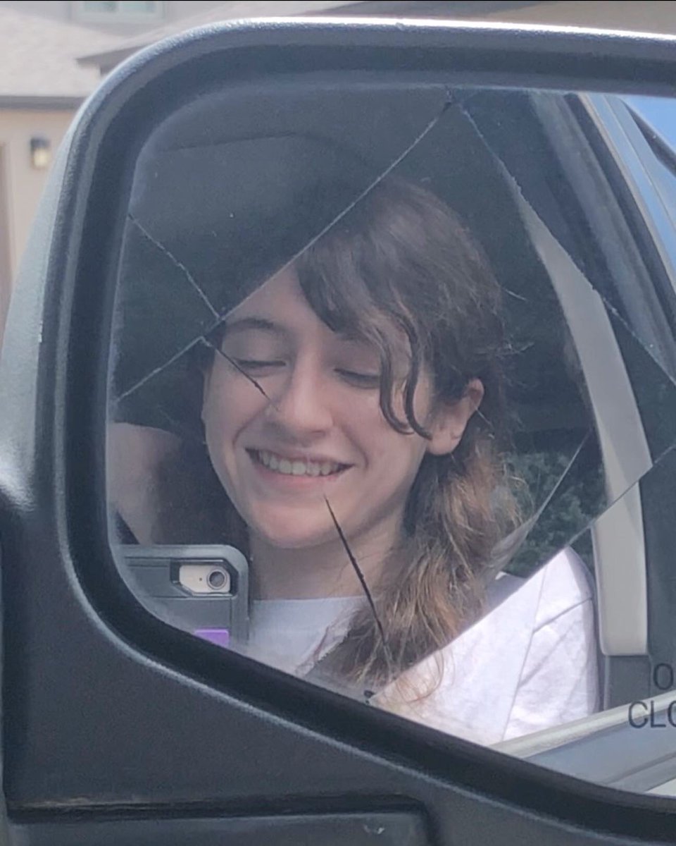 amieryllis's tweet photo. broken mirror looks kinda funny https://t.co/j7Bcs3f3TN