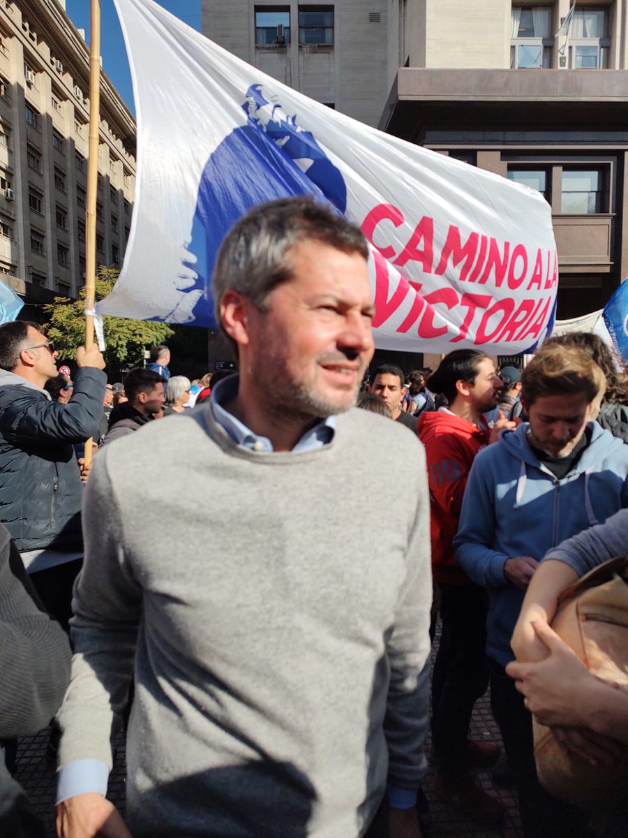 universidad891's tweet photo. #FeriadoNacional #CFK
Nuestro móvil desde Plaza de Mayo @Sayagopress
conversó con el Ministro de @TurDepAR, @MatiasLammens: "El Peronismo está acostumbrado a los ataques pero no podemos permitir que se repita un acto como el de ayer" https://t.co/UalzUmr2i4