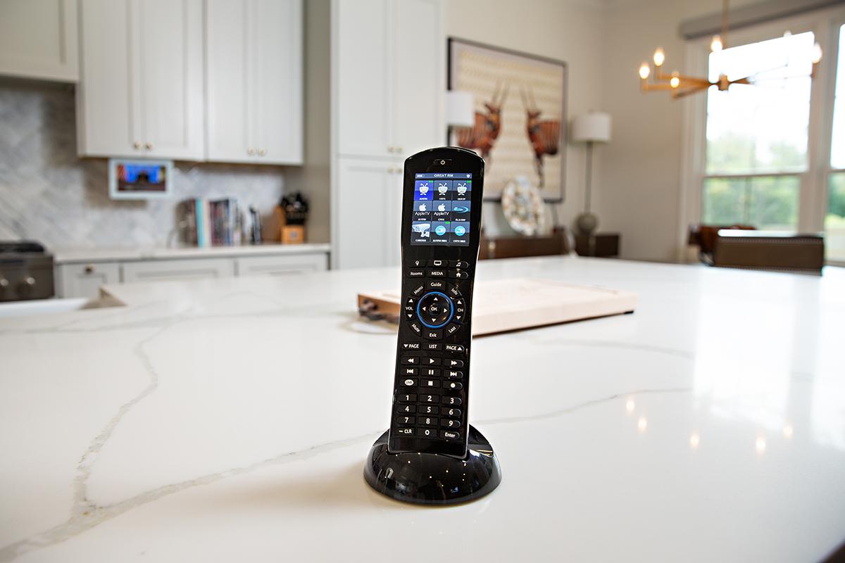 Enjoy complete and simple control over your connected smart home and entertainment system.

Learn more: ow.ly/QBO050KzhGs 

#ELANControlSystems #SmartHome #Entertainment