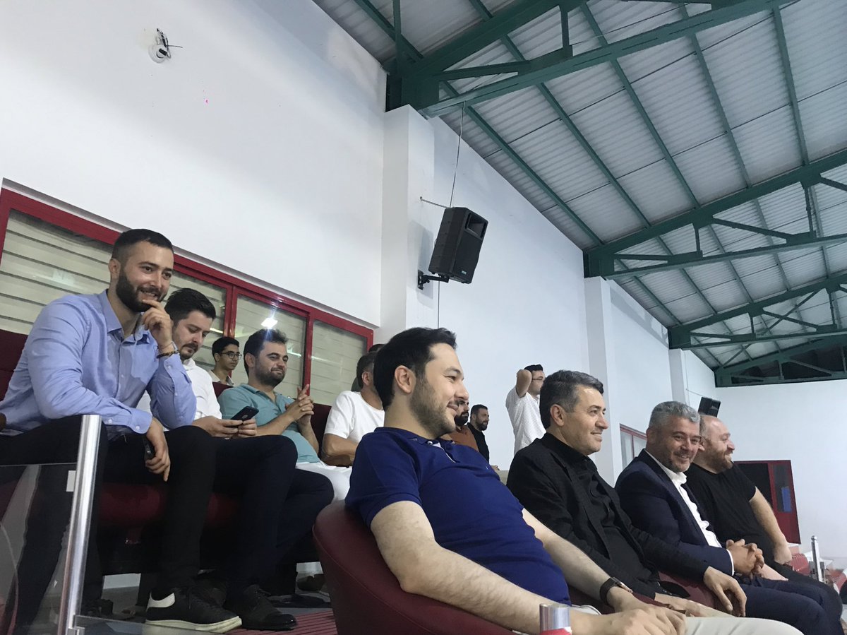 PursaklarAkgenc's tweet photo. Heyecan ve rekabet dolu turnuvamız gençlerimizin kıyasıya mücadelesine sahne oldu,kazanan dostluk oldu🎊👏🏻

Dereceye giren takımlarımıza İl Gençlik Kolları Başkanımız Sn.@efedemirhann,İlçe Başkanımız Sn.@ServetTurkayik,Belediye Başkan Yrd. Sn.@AOzturk06 ödüllerini takdim ettiler. https://t.co/rF6JGe1GRg