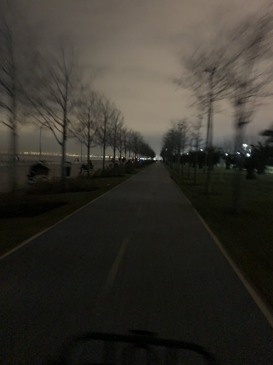 merveess9's tweet photo. Kulaklıkta “Tom Odell- Another Love” çalarken usul usul yürünesi yol.. https://t.co/Si0oOurxZo