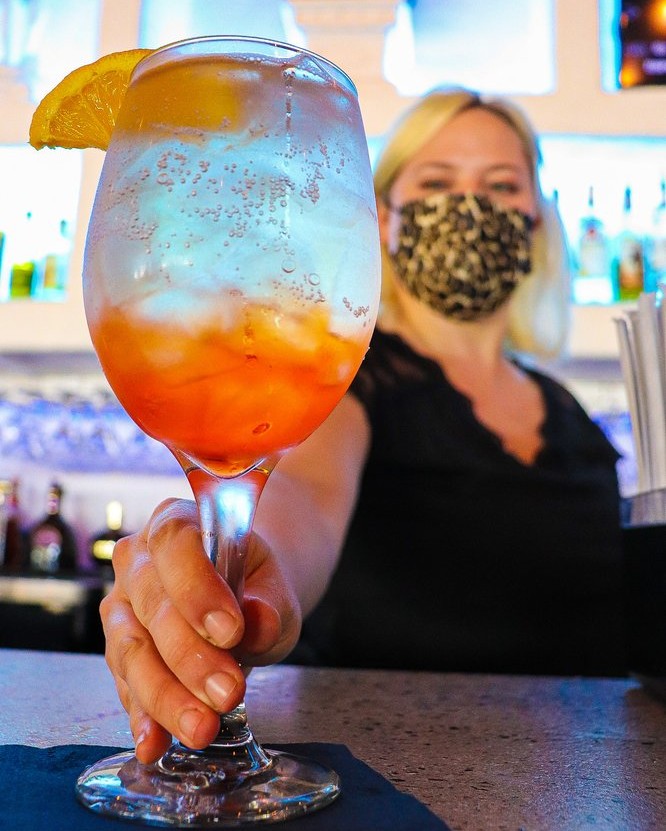 side_point's tweet photo. Oh so refreshing 🧊🍹

Join Ouzo and Feta for social hour from 3p-6:30p🙌

#socialhour #refreshing #sorefreshed #refresh #refresher #drinks #alcohol #alcoholicbeverages #ice #tropicaldrinks #tasty #havefun #Mediterranean #ouzoandfeta #flipside #flipsidepoint #huntingtonbeach https://t.co/KvifTsc8gs