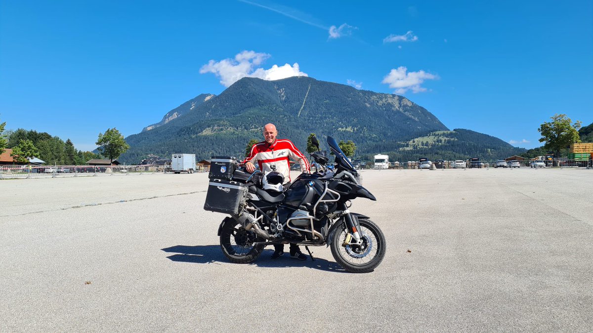 Guess the location??
Finally I get to ride an amazing bike on amazing roads 🏍💨 
Thank you <a href="/BMWMotorradUK/">BMW Motorrad UK</a> <a href="/BMWMotorrad/">BMWMotorrad</a> for everything 🙏🏼