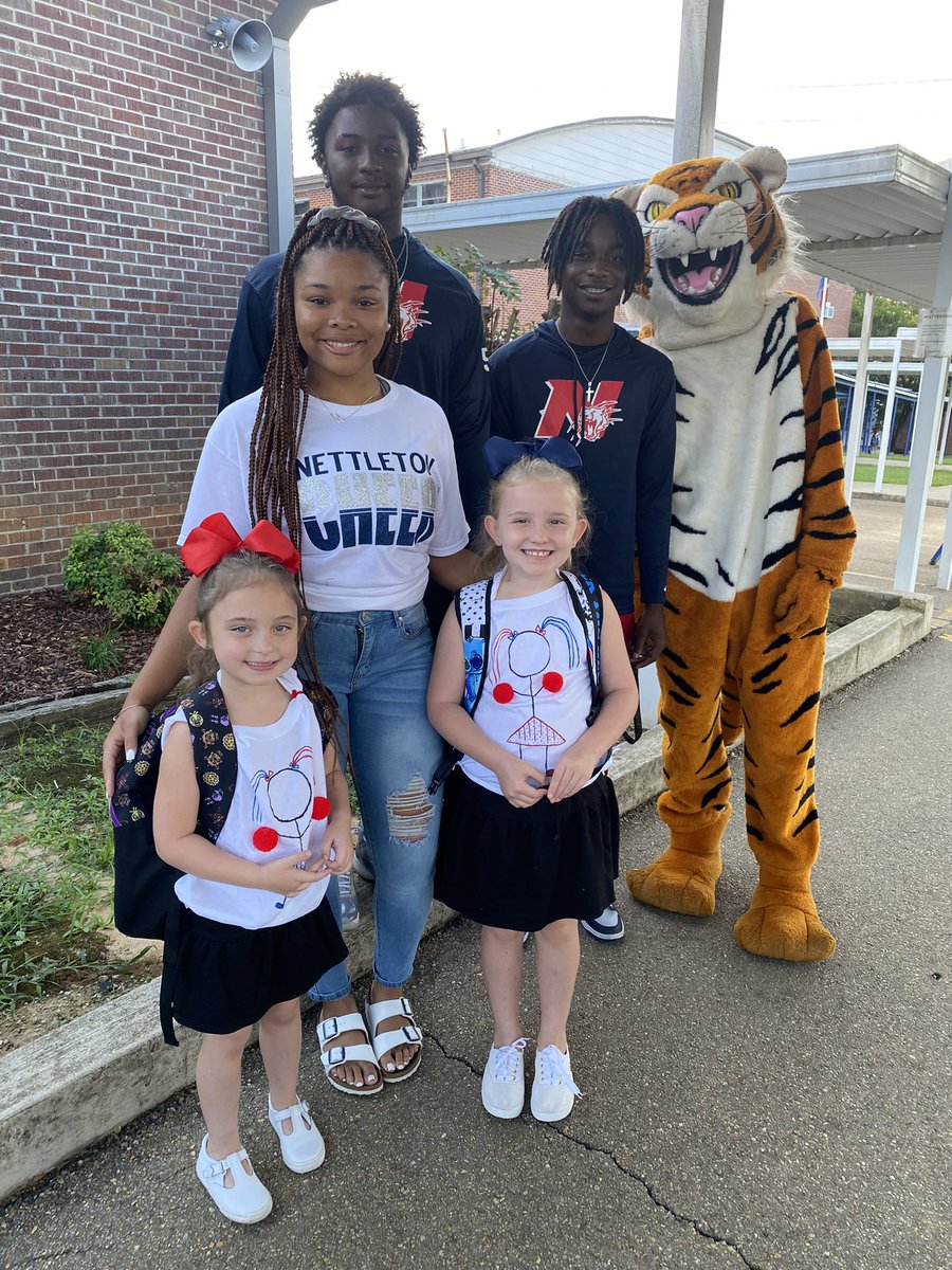 Nettleton_Prim's tweet photo. It’s Game Day which means our favorite @Nettleton_High Tigers visited us! We love having them each Friday morning and wish them the best of luck tonight! ❤️🐯💙 #riseabove https://t.co/rXz7Nqzi5p