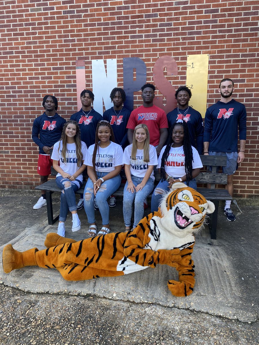 Nettleton_Prim's tweet photo. It’s Game Day which means our favorite @Nettleton_High Tigers visited us! We love having them each Friday morning and wish them the best of luck tonight! ❤️🐯💙 #riseabove https://t.co/rXz7Nqzi5p
