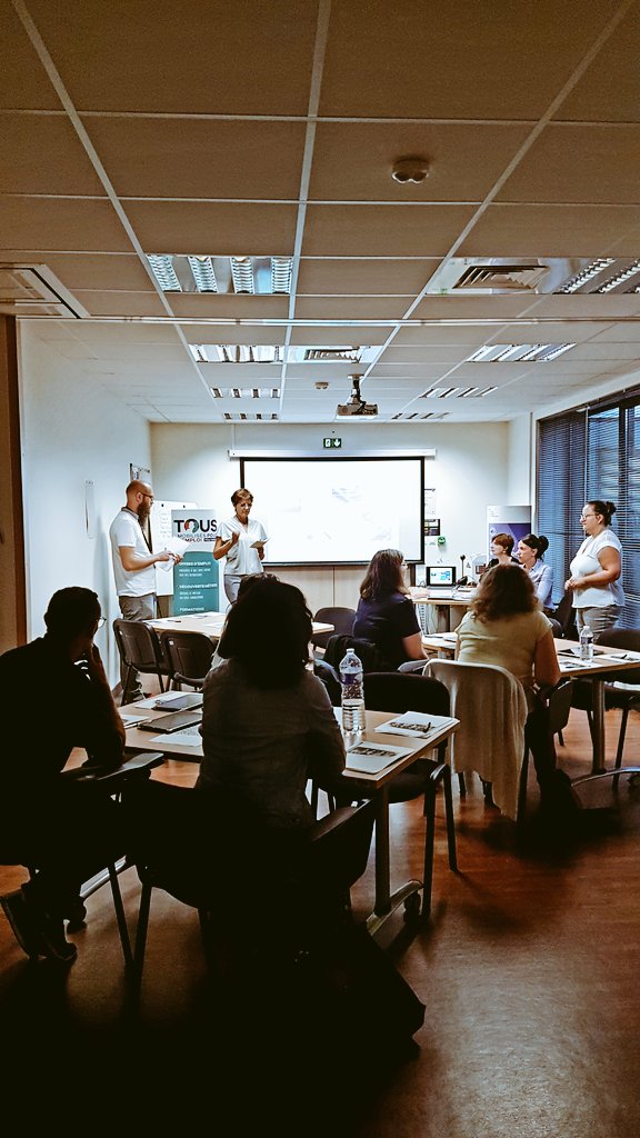 💡 Le pack de remobilisation au @poleemploi_HDF Clermont :
 
➡️ séquences collectives pour bénéficier d’une dynamique de groupe, favoriser la confiance dans sa capacité à retrouver un emploi

➡️ temps de réflexion individuelle et collective, suivis d’un diagnostic personnalisé 🤝