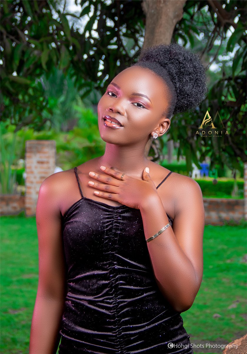 AdoniaMakeup's tweet photo. Simple Glam for @immy9731
.
MUA: @Beckie_Adonia69 
📸: @hohgishots_photography
.
.
 @Kikiakello1 
@diaz_samprass 

#BlackShinesBrightest #glowingskin #256melnin #ugandanmade #glow #basis #naturalskincare #naturalskincareproducts #look #naturalskin #quote #skinquotes #beautyquote https://t.co/VwF47Yx4m0