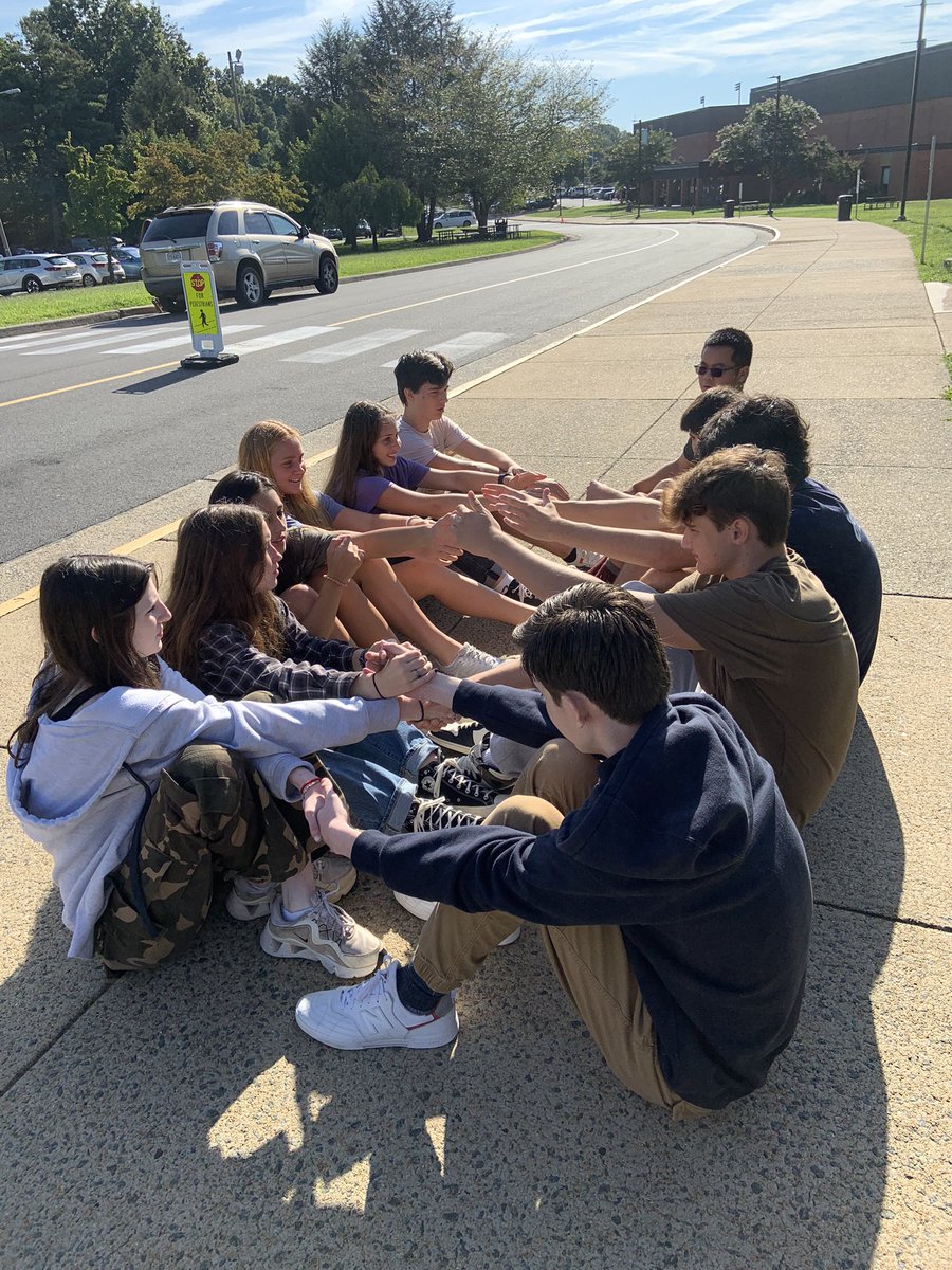 Mrs_Innes's tweet photo. Little bit of skill building and teamwork in AP Econ on a beautiful Friday. #Econwithinnes #APEcon #teachecon https://t.co/vuG55g5Xwv