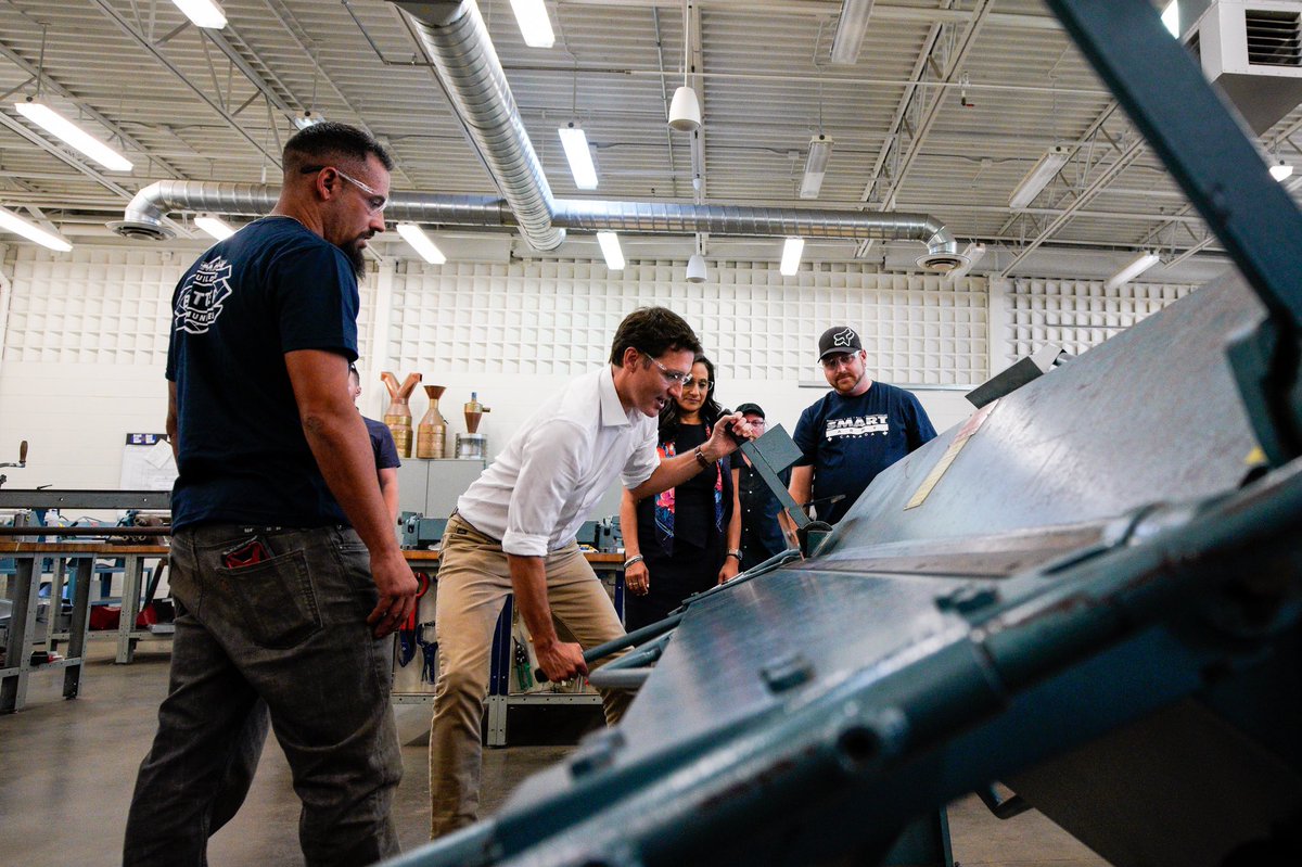 JustinTrudeau's tweet photo. This isn’t just any long weekend, it’s Labour Day weekend. It’s a chance to recognize, celebrate, and thank the workers who built this country and who continue to build its future – and that’s exactly what we did in Oakville this afternoon. Happy Labour Day weekend, everyone! https://t.co/ZslQ3xbbsl