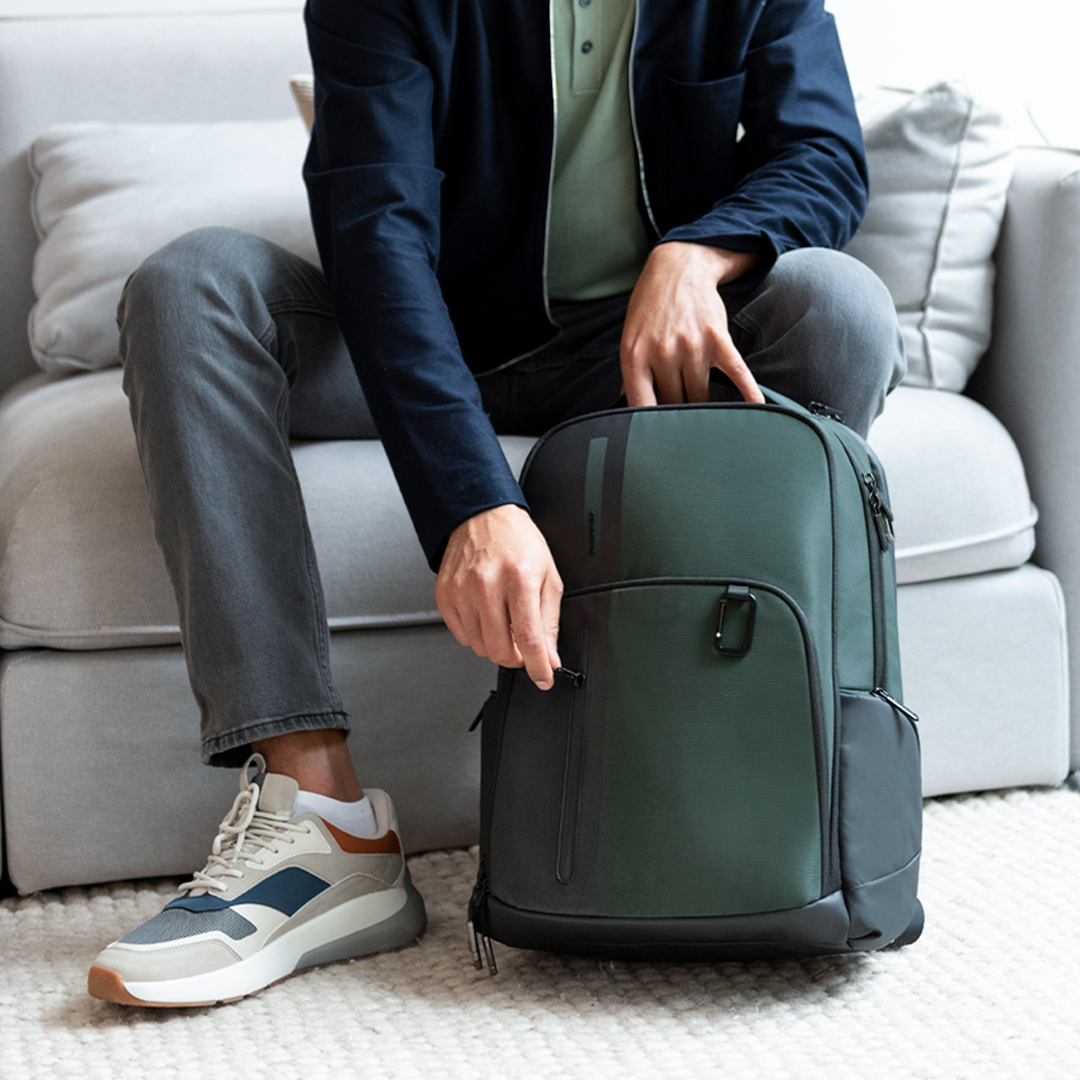 MiSamsonite's tweet photo. Transportarte se ha vuelto una aventura. Vívela al máximo con #Biz2Go, diseñada para acompañarte a lo largo de tu día.

#ExpectDesign #Casual #OOTD #Style  #Business https://t.co/S7NXRb9coA
