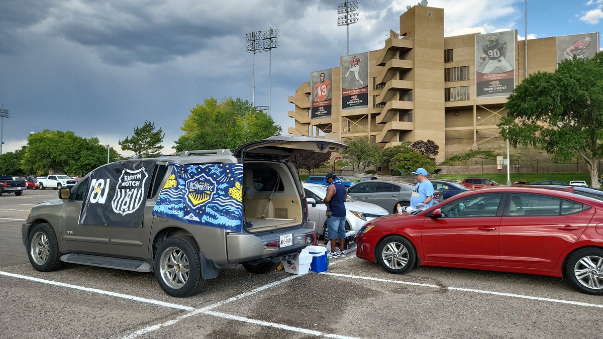 8thNotchEP_Esp's tweet photo. @8thNotchEP_Esp @8thNotchEP ya estΓ‘ en ABQ! Listos para el juego de hoy! Vengan al pregame aquΓ para disfrutar antes del juego! AquΓ los vemos! Vamos Locos! ππ₯πβ½οΈ #8thNotch #ChooChooMF #COYL https://t.co/sZ4kVo1sLI