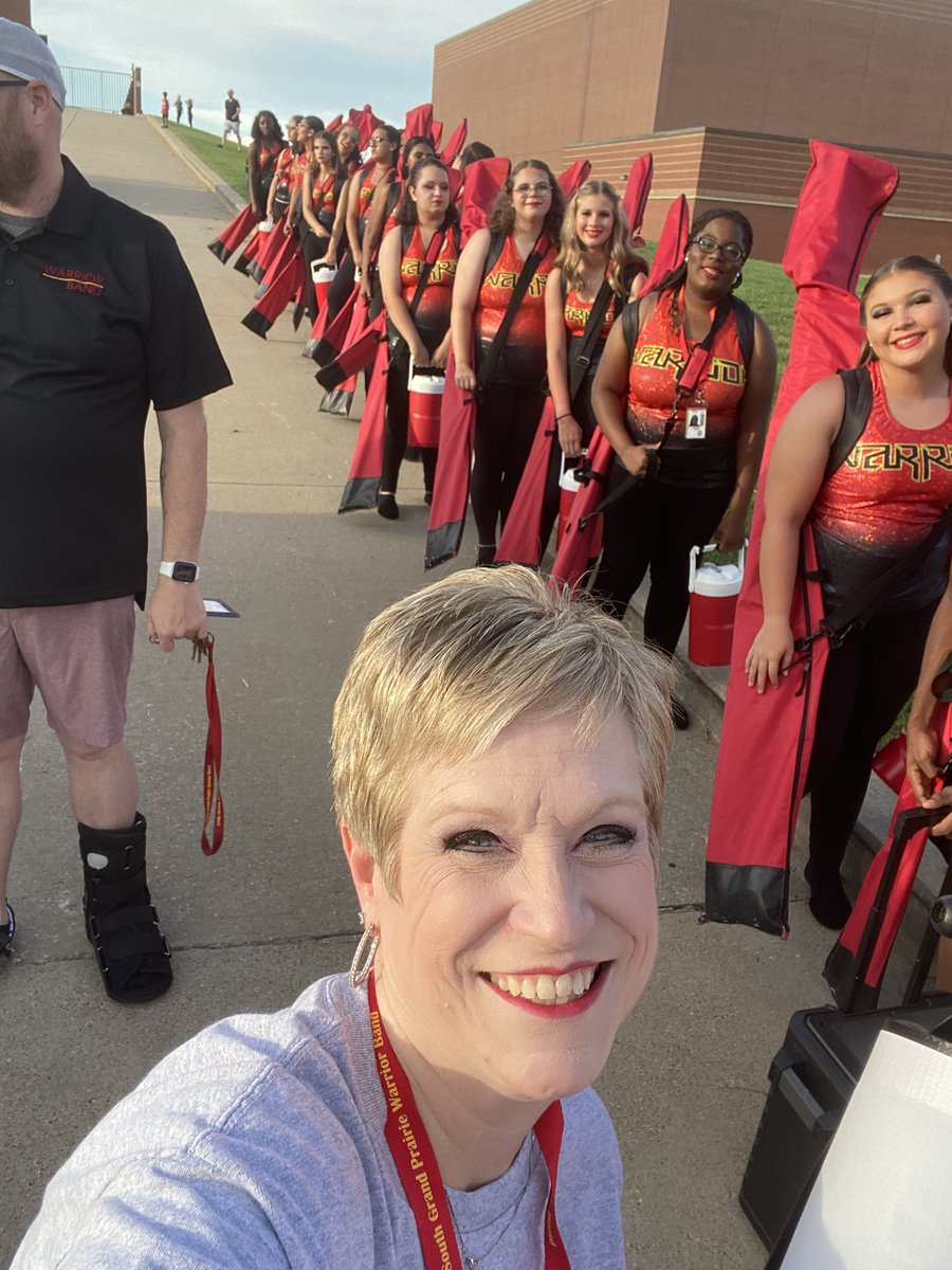 Shelley_Baxter_'s tweet photo. Principal by Day… Volunteer at Night!!#SGPHS #ColorGuardMom #ItsTheIamNotInChargeForMe https://t.co/aO3tTkH5xY