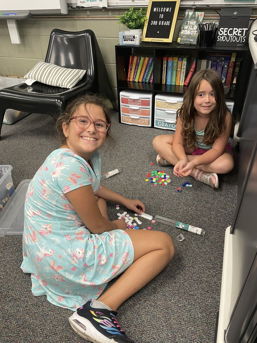 MissHKwon's tweet photo. We were so excited to earn 5minutes of free time at the end of the day after reading with stamina! Proud of these hard working students☺️ #partnersingrowth @prairied203 https://t.co/7ytmSGhaR5