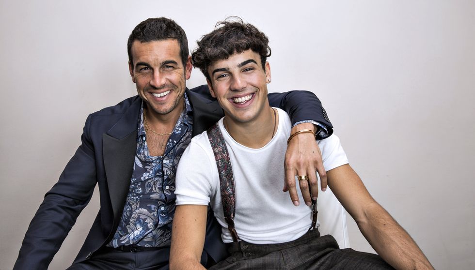teleaudiencias's tweet photo. #CINE🎬: Mario Casas debuta como director. Su hermano Óscar Casas será el protagonista de la película 'Mi soledad tiene alas'. Está escrita por Mario y por Deborah François. El rodaje comenzará en octubre en Barcelona. https://t.co/smXELqGZ5i https://t.co/Z5YJFmP6GJ