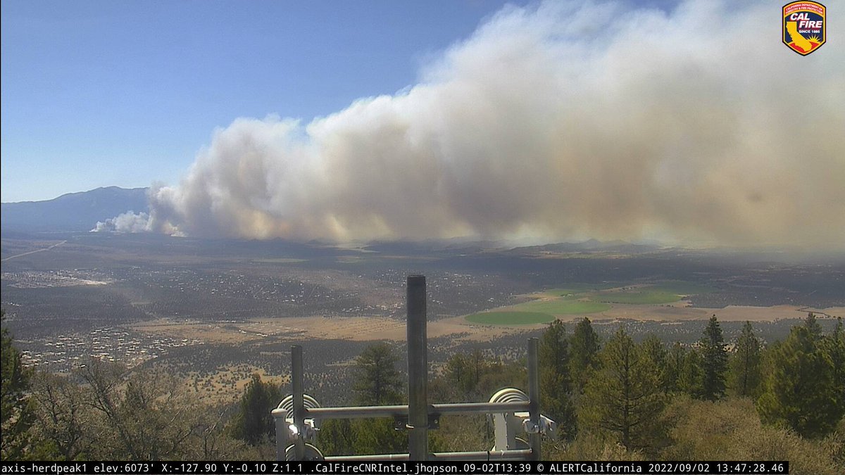 CAFireScanner's tweet photo. #MillFire (#Weed, Siskiyou Co) - The fire has reached the 2600 block of Hoy Rd (near Jackson Ranch Rd) which is approx 2.5 miles north of the origin. 5 addl ambulances requested w/ reported burn victims, medical triage being set up at Mercantile Mall. Structure loss ongoing. https://t.co/rFy1Dm9AoR
