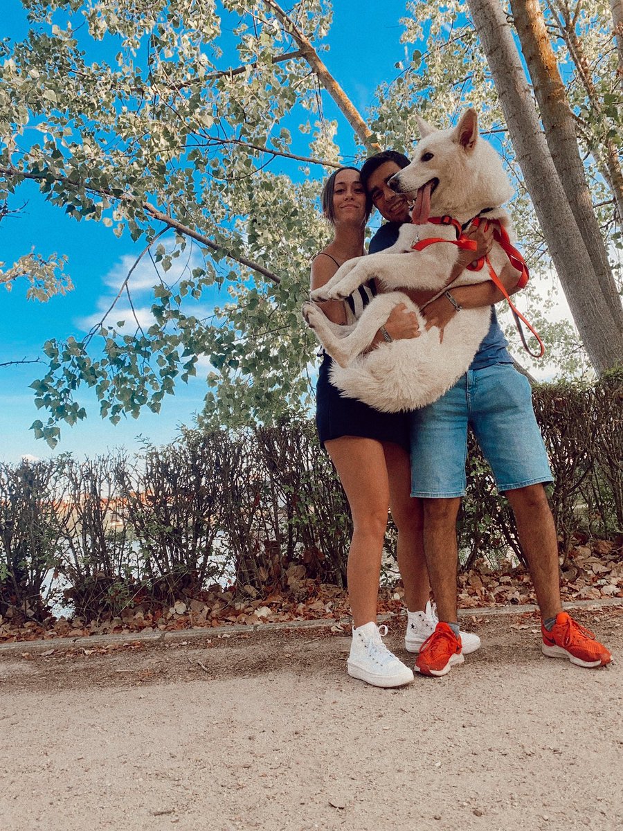 SarGonzlez's tweet photo. No puedo pedir más, ni puedo ser más feliz, tengo la mejor familia del mundo 💙🐶 @SergioM3_15 https://t.co/COIh2LbJJI