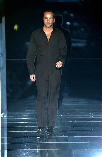 sanevoss's tweet photo. a thread of my favorite looks from tom ford’s time at gucci https://t.co/LD2WxHxe9R